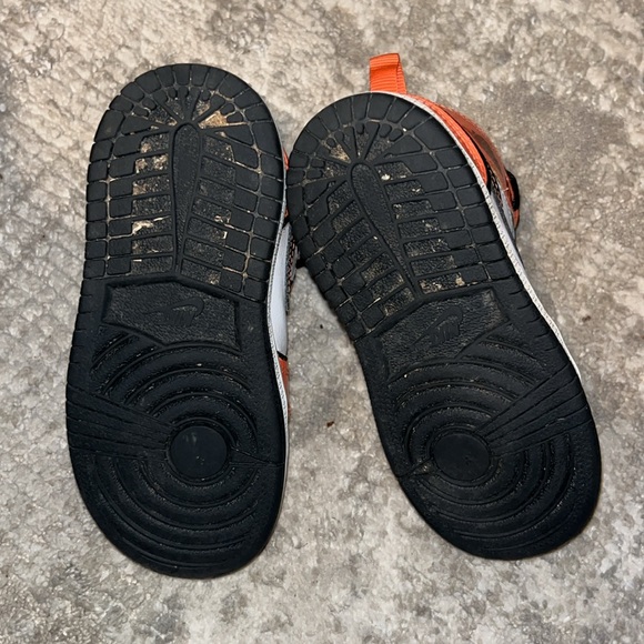 Jordan 1 Mid SE - Picture 5 of 6